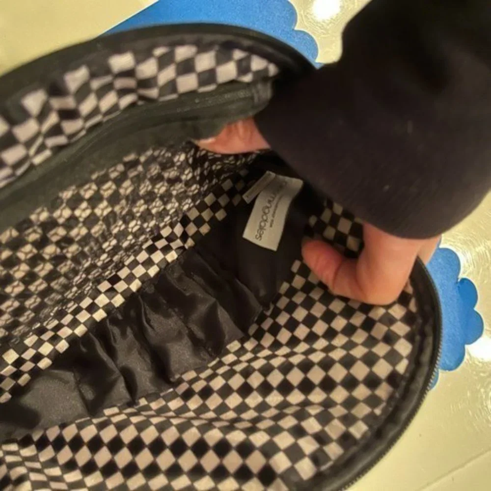 Bloomingdales Make-Up / Travel Bag (New) (Home dec-x)‎
